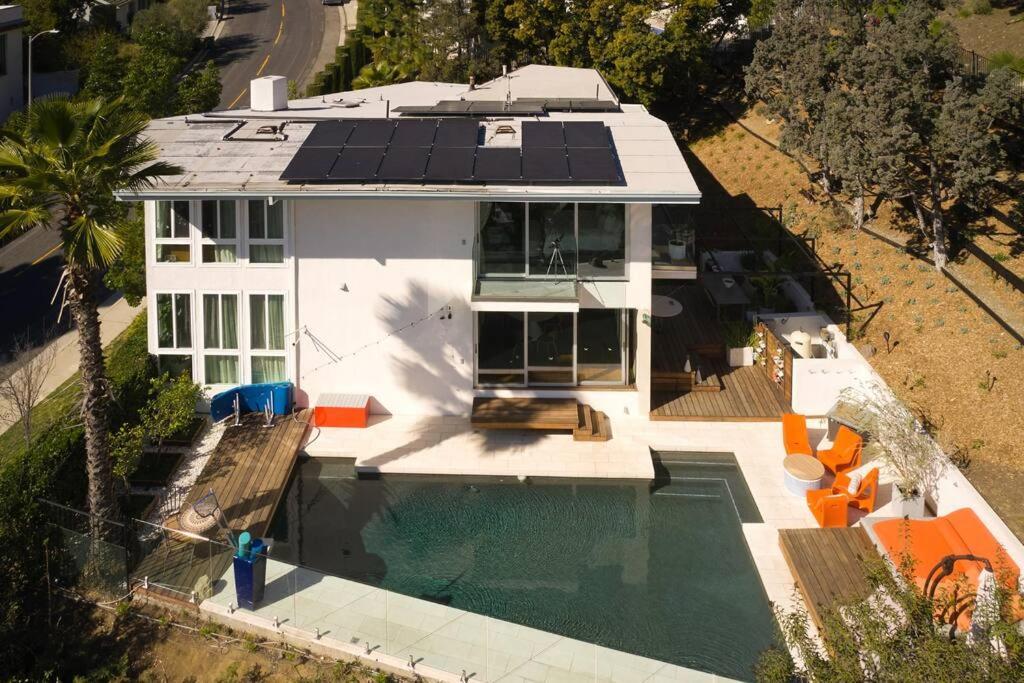 Luxe In Hollywood Hills- Modern Oasis, Pool 5 Min To Sunset Casa de férias
