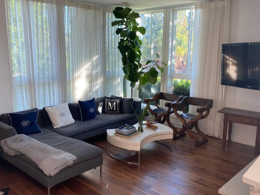 Luxe In Hollywood Hills- Modern Oasis, Pool 5 Min To Sunset Casa de férias Los Angeles